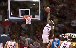 Mix Anniversaire LeBron James : ses 28 plus beaux dunks pour fêter ses 28 ans