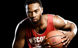 Les Lakers signent Marcus Landry