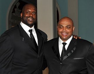 Charles Barkley et Shaquille O’Neal taclent Deron Williams