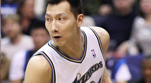 Yi Jianlian pourrait manquer la saison NBA