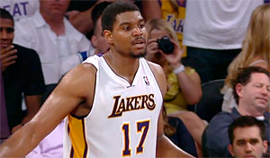 Officiel : les 76ers reconnaissent que la blessure d’Andrew Bynum s’est aggravée