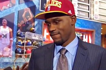 Bernard James rempile avec les Mavs