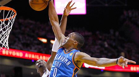 Westbrook claque à nouveau des gros dunks