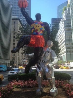 Une statue en hommage à Michael Jordan au coeur de Manhattan