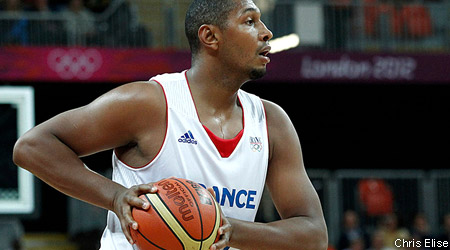Vidéo : Boris Diaw a encore du jump