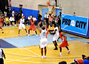 Metta World Peace plante 50 points au Nike Pro City