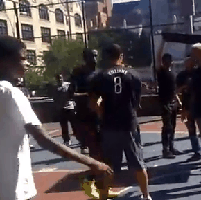 Deron Williams visite les playgrounds de Brooklyn