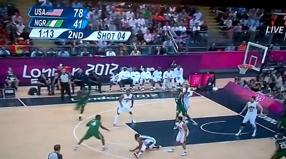 ABUSÉ : Tony Skinn fait danser James Harden