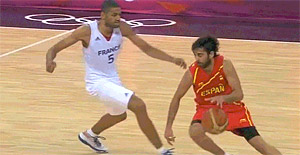 La très vilaine faute de Nicolas Batum sur Navarro