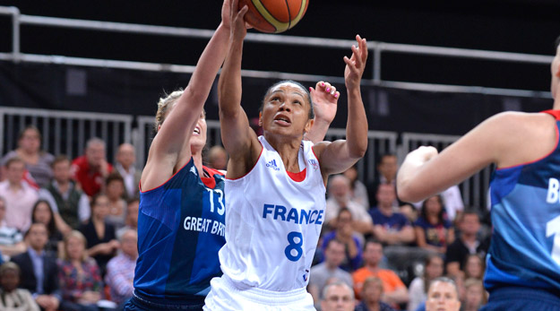 Céline Dumerc réalise un double exploit et sauve la France en prolongation