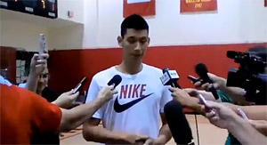 De retour à Houston, Jeremy Lin retrouve le bonheur des média…