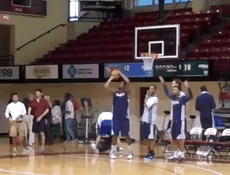 Andrew Bynum s’entraîne… à 3 points