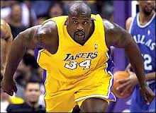Shaquille O’Neal rejoint les grands pivots au plafond du Staples Center
