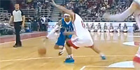 Chine : Allen Iverson fait tomber son défenseur sur un cross