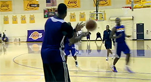 Vidéo : première entraînement collectif pour Dwight Howard