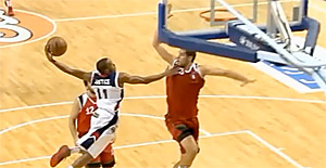 James Justice signe le poster dunk du jour