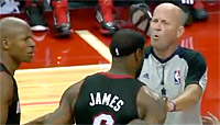 OVNI : LeBron James se prend une faute technique étrange… pour flopping ?