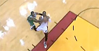 La grosse faute flagrante de Rajon Rondo sur Dwyane Wade