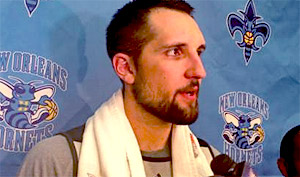 Dwight Howard manque à Ryan Anderson