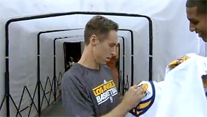 Les Lakers vont jouer en t-shirts à manches courtes