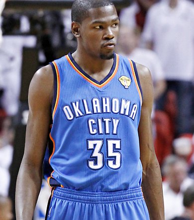 Kevin Durant sort un triple-double (25, 13 et 10) pour taper les Warriors