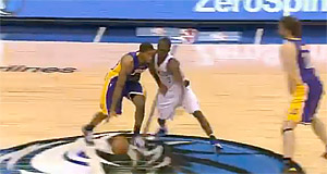 La vidéo qui fait plaisir : interception + dunk pour Rodrigue Beaubois