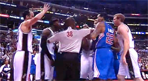 Ginobili fauche Chris Paul et crée une petite altercation entre Spurs et Clippers