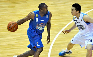 Chine : Gilbert Arenas se blesse dès son premier match