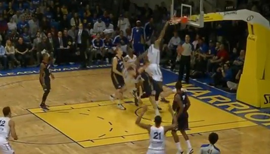 Video : Jeremy Tyler met un énorme poster en D-League