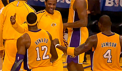 Les Lakers fracassent Denver, 54 points pour Jamison et Meeks !