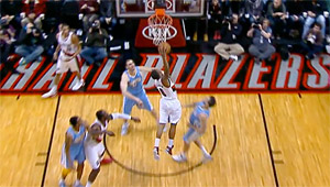 Damian Lillard s’envole et claque un gros dunk