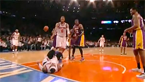 Les images de la blessure de Carmelo Anthony