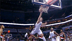 B.J. Mullens met un énorme poster à la Blake Griffin !