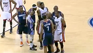 Vidéo : Wade balance un coup de genou dans les « parties intimes » de Sessions