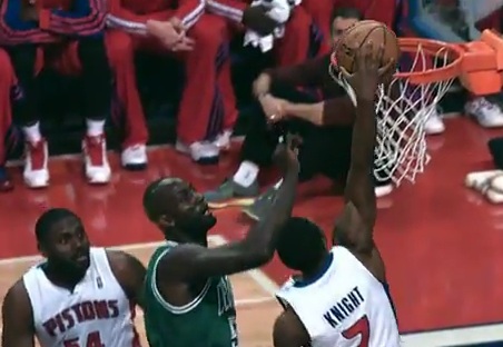 Top 5 : Calderon envoie un pur caviar à Fields, Brandon Knight dunke sur Garnett