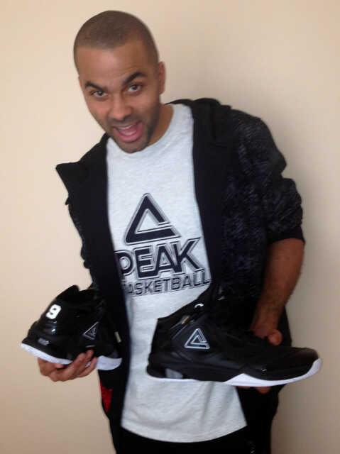 Ekickment : Tony Parker présente ses nouvelles chaussures Peak
