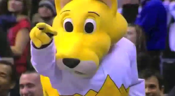 Vidéo : Russell Westbrook gâche le show de la mascotte des Nuggets