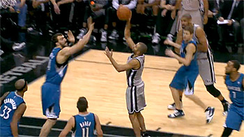 Parker et Duncan (7 contres) dominent les Wolves, Ginobili blessé, Popovich expulsé