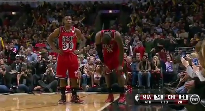 Vidéo : Les fans de Chicago applaudissent la blessure de LeBron James