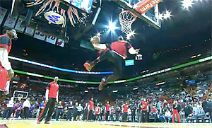 Vidéo : LeBron James place encore un gros dunk à l’échauffement