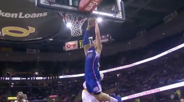 Highlights : Le double double et les 5 énormes dunks de Blake Griffin à Cleveland