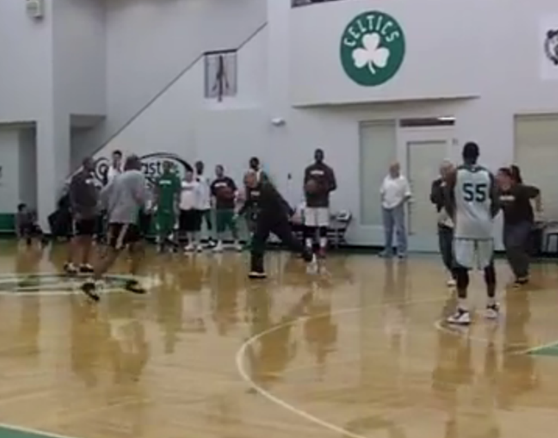 Vidéo : Quand les assistants coach des Boston Celtics perdent un pari