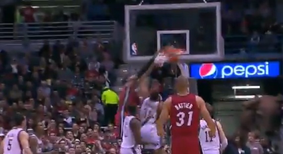 Top 10 : Johan Petro à 3 pts, le méga show de LeBron James, le poster de Rudy Gay