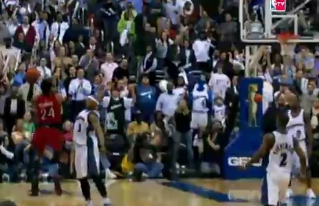 Il y a six ans, Morris Peterson inscrivait le même tir que le lycéen de New Rochelle