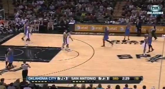 Vidéo : Le shoot milieu de terrain inutile de Russell Westbrook