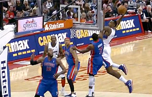 DeAndre Jordan postérise Brandon Knight sur un alley-oop monstre !