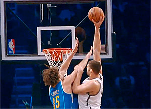 Brook Lopez postérise son frère Robin lors d’une action fratricide !