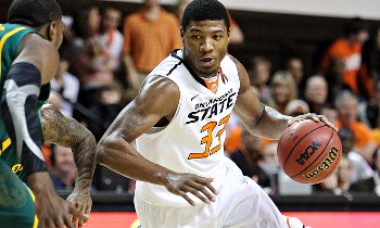 Vidéo : Marcus Smart bouscule un spectateur