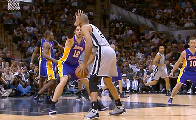 Les Spurs dominent les Lakers sans trembler