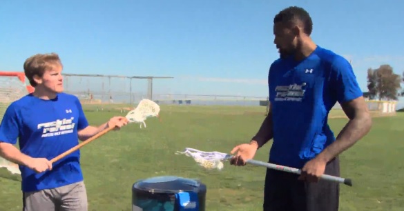 DeAndre Jordan apprend le Lacrosse et a du mal